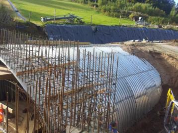 Corrugated metal sheet structure tunnel