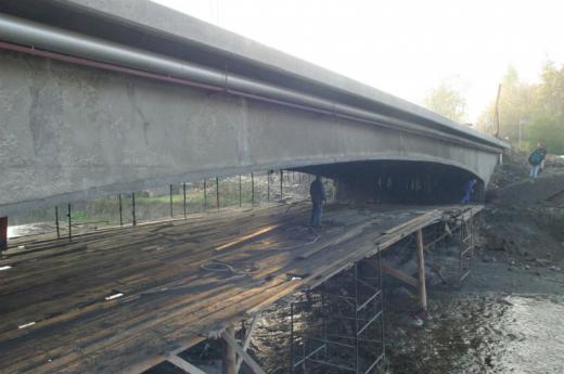 Structural strengthening of a span over a mountains stream